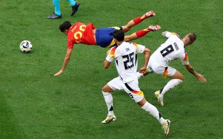 Pedri sufre un esguince lateral interno en la rodilla tras una entrada de Kroos