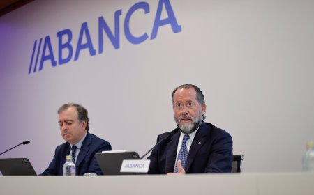 Juan Carlos Escotet, propietario de Abanca y cuarta fortuna española, se sienta en el palco del Deportivo