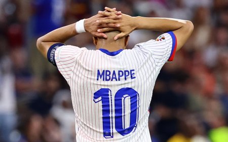 Kylian Mbappé, sin máscara y con poca respuesta