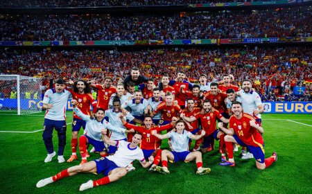 Así se celebró el pase a la final de la Eurocopa en el autobús de España: Visita de Griezmann, cerveza y ‘Potra salvaje’