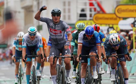 Jasper Philipsen gana su segunda etapa en este Tour, un día en el que Ayuso y Roglic abandonaron la carrera