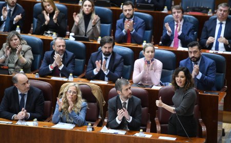 Los familiares de los muertos en residencias anuncian el primer paso para una querella por injurias contra Ayuso