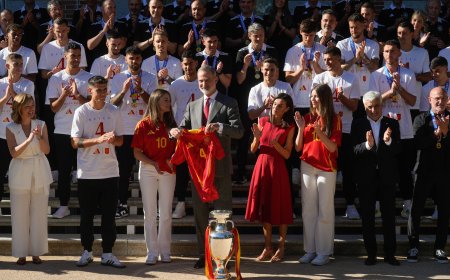 Celebración de España - Eurocopa 2024, en directo | Pedro Sánchez recibe a los jugadores de la selección española en La Moncloa tras ganar su cuarta Eurocopa