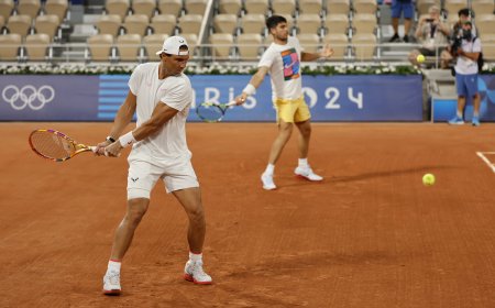 Nadal se entrena en Roland Garros tras las molestias del día anterior