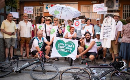 De Carabanchel a Ginebra en bicicleta para pedir más médicos en el centro de salud de Abrantes