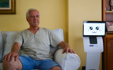 Mi cuidador es un robot: “Me da las buenas noches y me recuerda las pastillas”