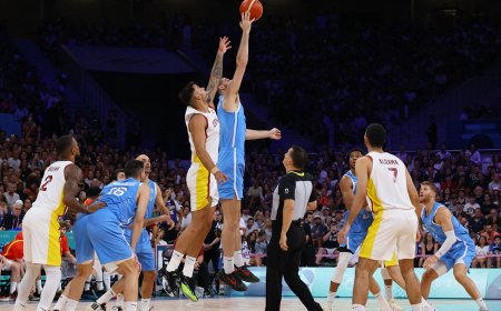 Juegos Olímpicos París 2024, en directo | La selección masculina de baloncesto  sorprende a Grecia al descanso (49-35)