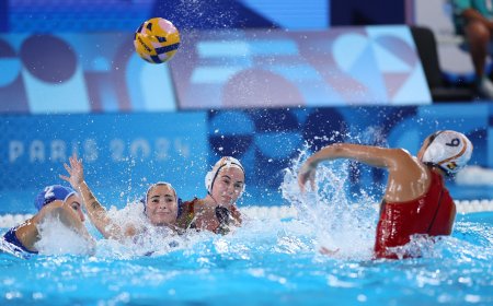 La selección femenina de waterpolo sacude el muro griego