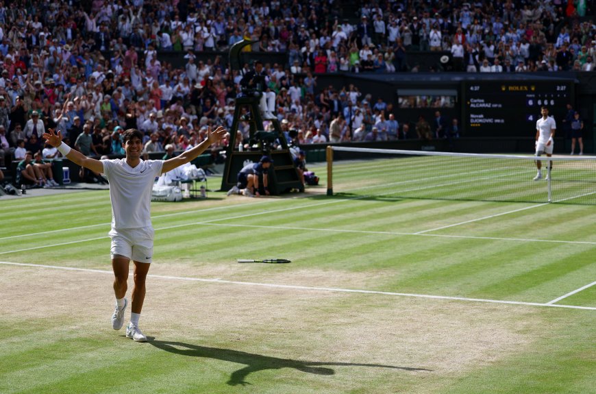 Alcaraz - Djokovic en directo: la final de Wimbledon | Alcaraz barre a Djokovic y gana su segundo Wimbledon consecutivo (6-2, 6-2, 7-6 (4)