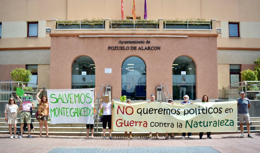El Gobierno de Pozuelo expulsa del pleno municipal a un grupo de vecinos por protestar contra la tala de 70 hectáreas de bosque
