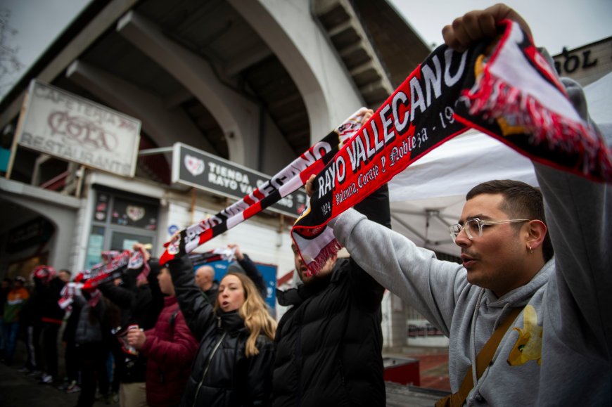 Ayuso planea obras para que el Rayo se quede en Vallecas, pero el club cree que no resuelven los problemas por los que estudia dejar el estadio