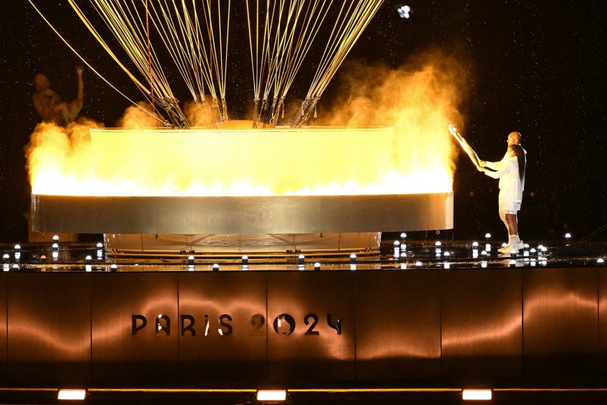 Ceremonia de inauguración de los Juegos Olímpicos París 2024, en directo | Marie-José Pérec y Teddy Riner encienden el pebetero