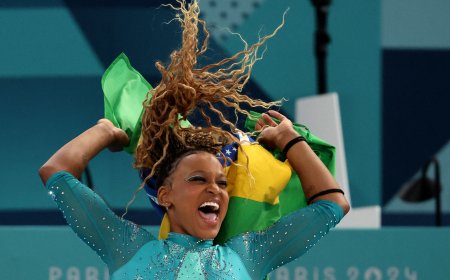 Juegos Olímpicos París 2024, en directo | Rebeca Andrade gana el oro en suelo y supera a Simone Biles, plata, por solo 33 milésimas