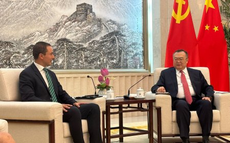 Así llegó a Pekín Lobato, líder del PSOE en Madrid: “Hablamos con todos los partidos, pero otros lo rechazan como si China fuera el Coco”