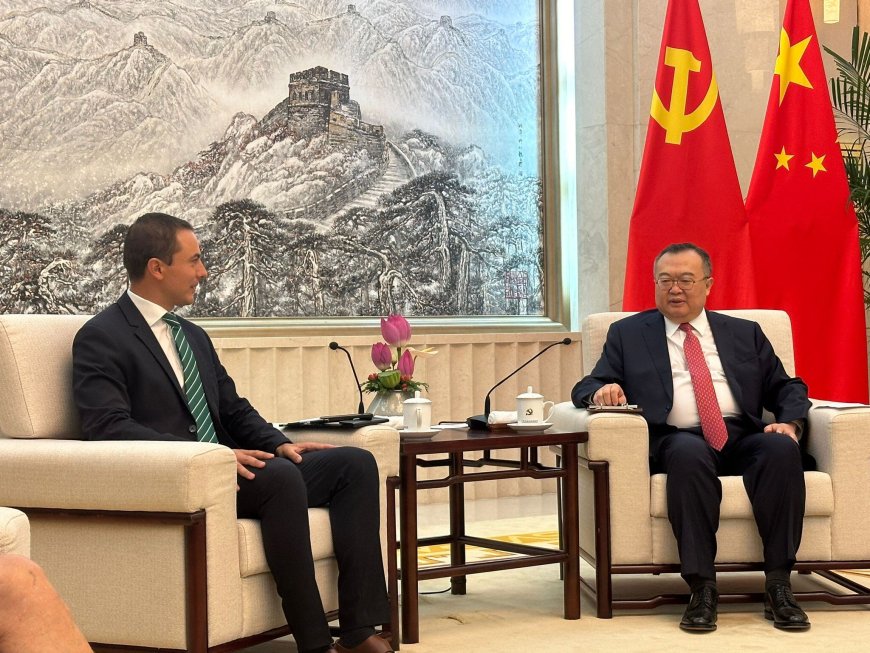 Así llegó a Pekín Lobato, líder del PSOE en Madrid: “Hablamos con todos los partidos, pero otros lo rechazan como si China fuera el Coco”