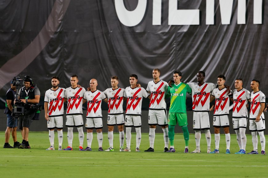 Rayo Vallecano - Barcelona, en directo | Unai López adelanta a los locales con un remate de derecha