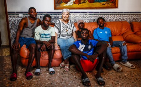 Emilia, la jubilada que movilizó a su pueblo para recibir a los migrantes