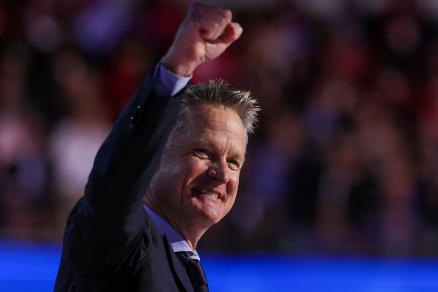 Steve Kerr: “Ninguna empresa del mundo contrataría a alguien con el currículum de Trump”