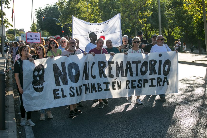 Vecinos de Usera y Villaverde protestan por la construcción del crematorio de la M-40 por cuarta vez en 22 años