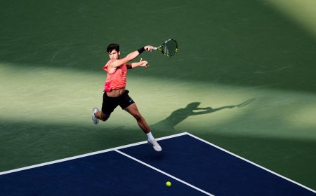 Alcaraz se redime ante Monfils y alcanza los cuartos de Shanghái