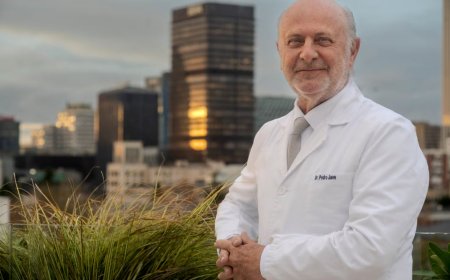 El dermatólogo de los famosos tiene la espera más larga en un hospital público madrileño, pero factura 17 millones en sus clínicas privadas