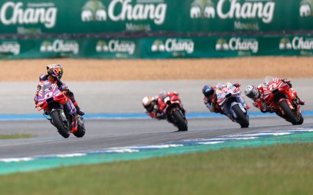 Jorge Martín pasa al ataque y adelanta a su rival Bagnaia en la ‘sprint’ para ir con todo a por el título en el GP de Tailandia