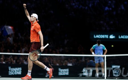 El vértigo de Bercy consume otra vez a Alcaraz