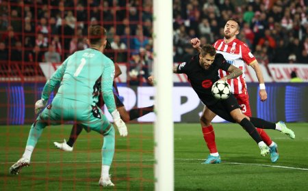 Iñigo Martínez, el capitán sin brazalete que guía a los jóvenes del vestuario azulgrana que un día le hicieron sentir “mayor”