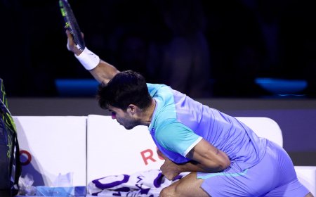 Alcaraz sucumbe al martillo de Zverev y se despide de la Copa de Maestros