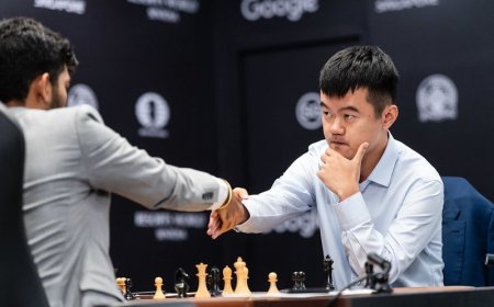 Ding renace, brilla y tumba a Gukesh con negras en el primer asalto del Mundial de ajedrez