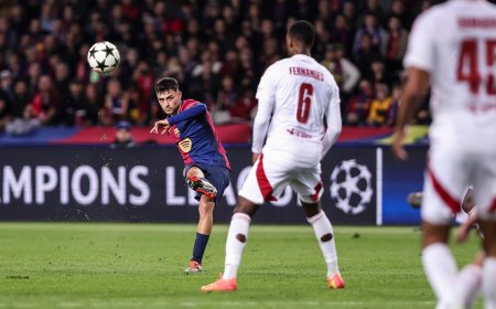 Un magistral Pedri recupera al Barcelona en la Champions