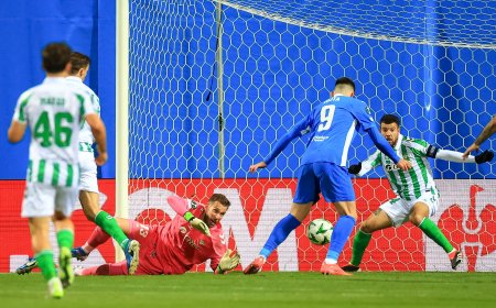 El Betis mancha su partido 100 en Europa con una ridícula derrota ante el Mladá Boleslav