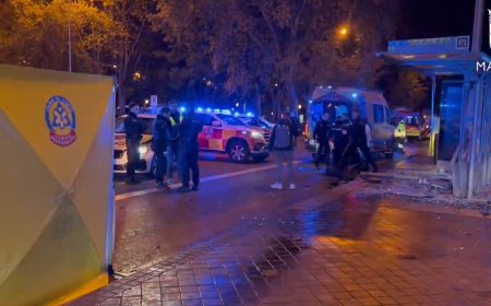 Un joven muerto y otro herido al ser atropellados en una parada de autobús en Madrid