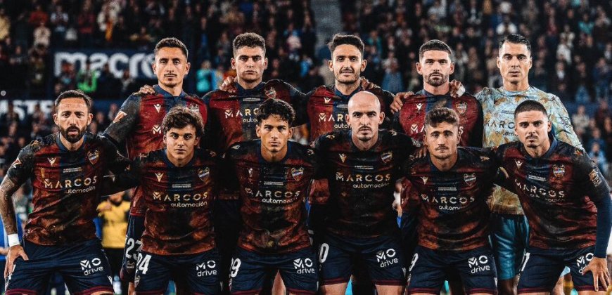 El Levante ‘se mancha de barro’ para rendir homenaje a las víctimas por la dana