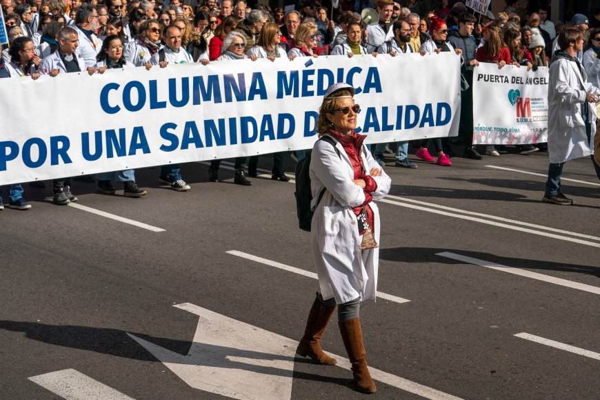 Los sindicatos sanitarios se unen en una demanda millonaria a la Comunidad de Madrid por no tener un plan de riesgos laborales