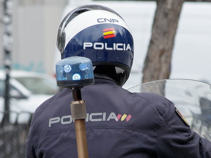 Pillado ‘in fraganti’ robando con un calzoncillo en la cabeza en Villa de Vallecas