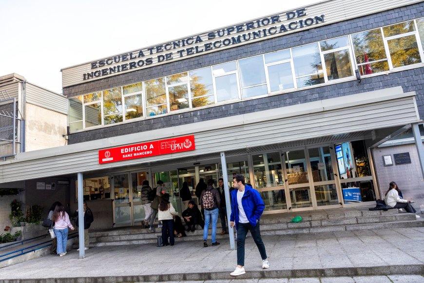 La universidad pública madrileña se revuelve contra su asfixia económica y los desaires de Ayuso: “No somos centros de adoctrinamiento”