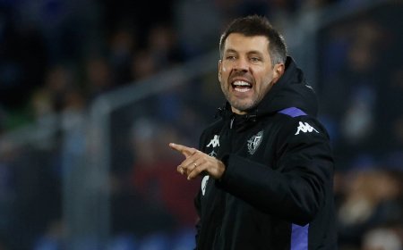 El colista Real Valladolid despide al entrenador Pezzolano tras la debacle contra el Atlético