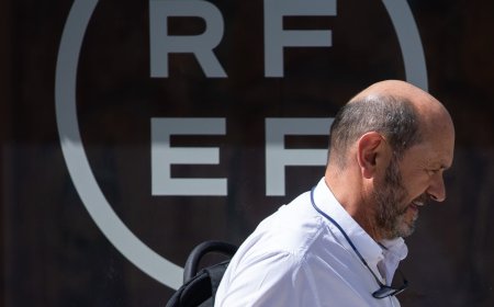 Cincuenta y cinco asambleístas del fútbol español avalan la candidatura a la presidencia de la RFEF de Rafael Louzán, condenado por prevaricación