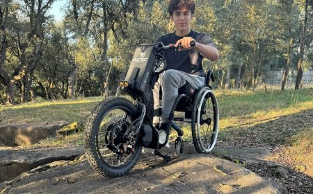 La lucha de Nani Roma y su hijo Marc, que tiene paraplejia y anda con un exoesqueleto
