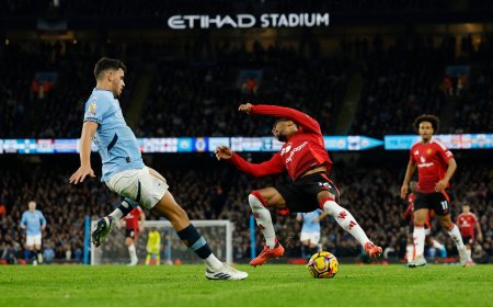 El Manchester City regala el derbi a Diallo, nuevo ídolo del United