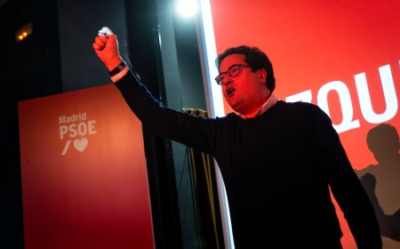 Todo es política en las cenas de Navidad: López debuta en el PSOE, Ayuso invita a Feijóo en el PP y Más Madrid afronta el ‘caso Errejón’