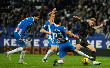 El Valencia ve algo de luz en Barcelona ante el Espanyol