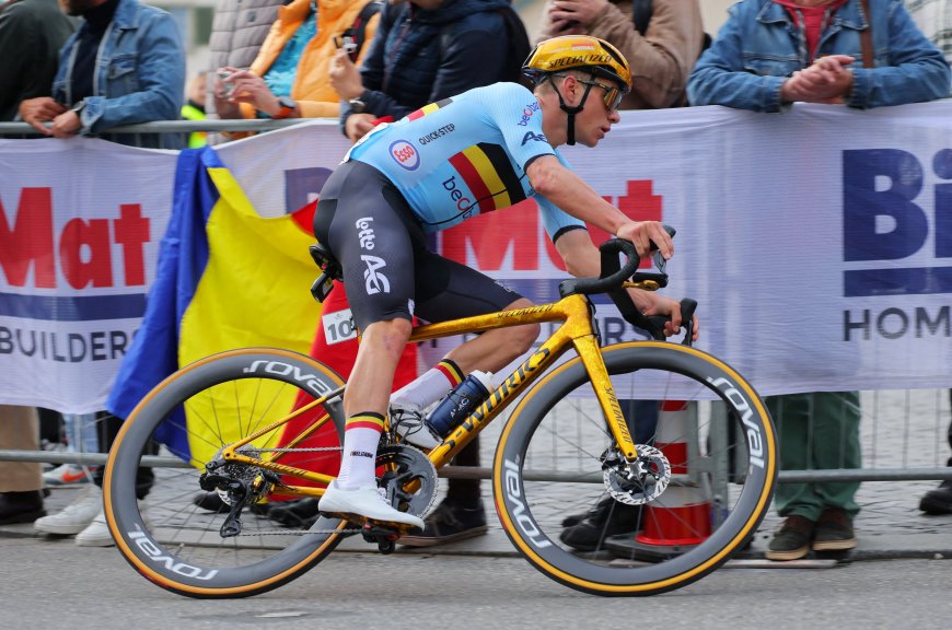 Evenepoel se vuelve a romper la clavícula tras ser atropellado por un coche