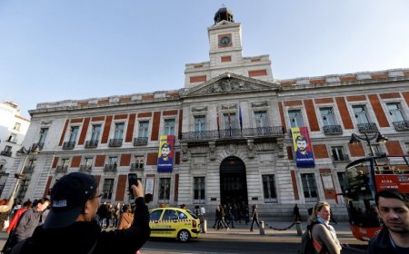 El Gobierno ignora a Ayuso e insiste en recordar con una placa las torturas franquistas en la sede de la Presidencia de Madrid