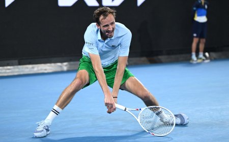 Trompazo y adiós de Medvedev, el tenis saluda al joven Learner Tien