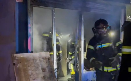 Ocho heridos e intoxicados en el incendio de un local-vivienda ilegal en el distrito de Ciudad Lineal de Madrid