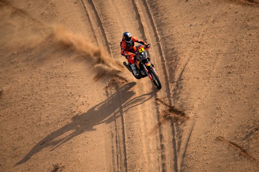 Sanders firma un repóker en el Dakar y mantiene a raya a Schareina