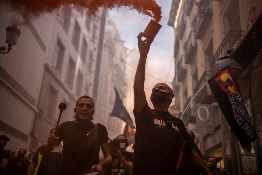 Investigados dos líderes ultras por una marcha neonazi en Madrid contra “maricas” y “sidosos”