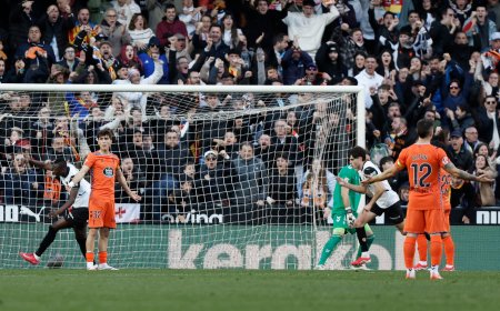 Javi Guerra hace creer al Valencia en la salvación